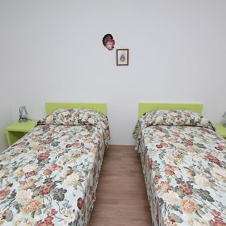 Apartment Mitton 2 Ровінь Екстер'єр фото